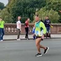Have You Seen This? Man runs entire Berlin Marathon with a pineapple on his head