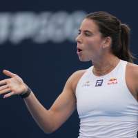 Top-seeded Iga Swiatek advances to the third round at the China Open