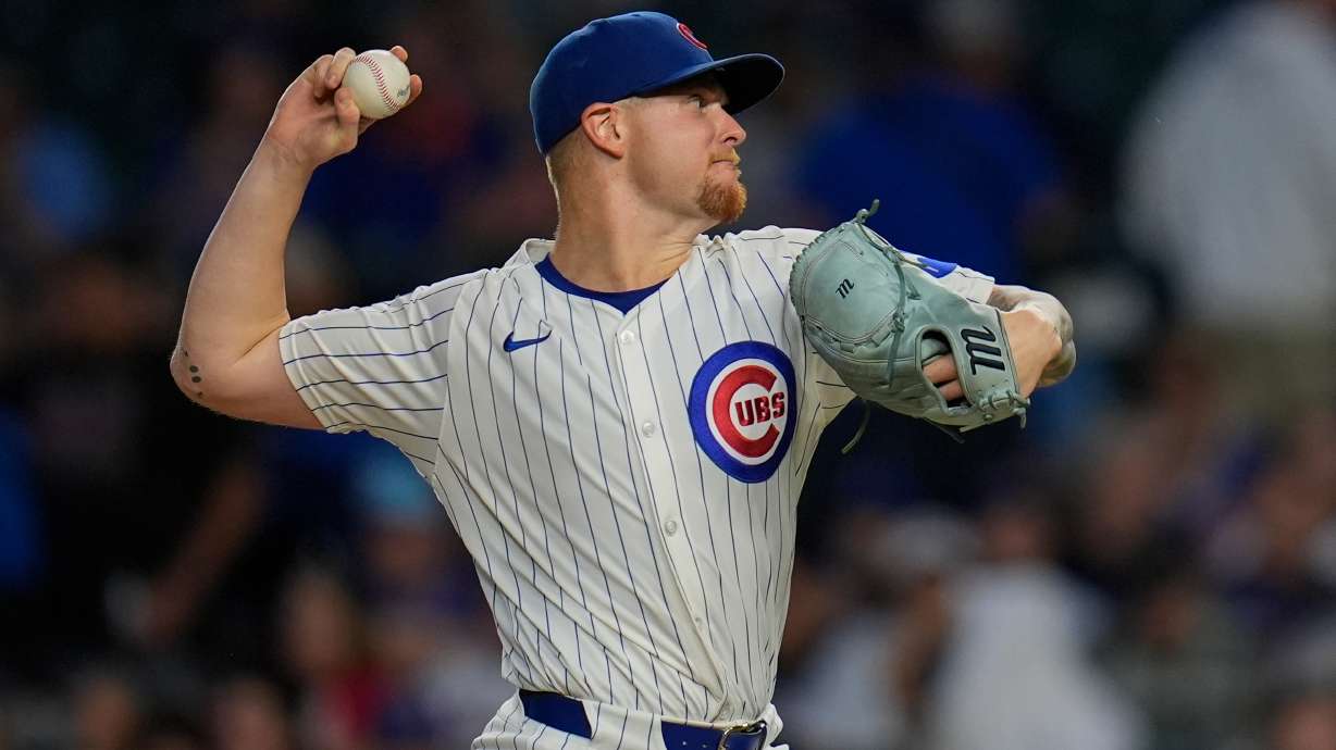 Chicago Cubs starting pitcher Cade Horton (22) throws against the New York Mets during the first inning of a baseball game Tuesday, Sept. 23, 2025, in Chicago.