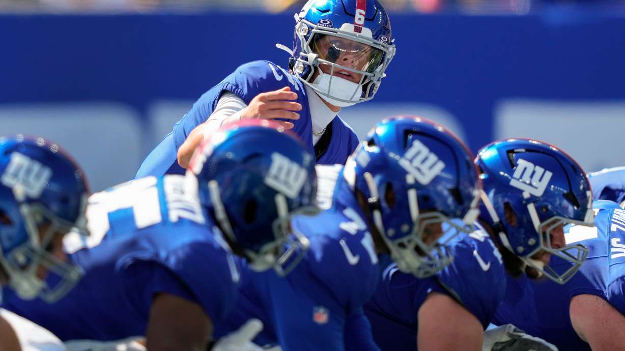 New York Giants quarterback Jaxson Dart (6) calls an audible at the line of scrimmage against the Los Angeles Chargers during the first quarter of an NFL football game, Sunday, Sept. 28, 2025, in East Rutherford, N.J.