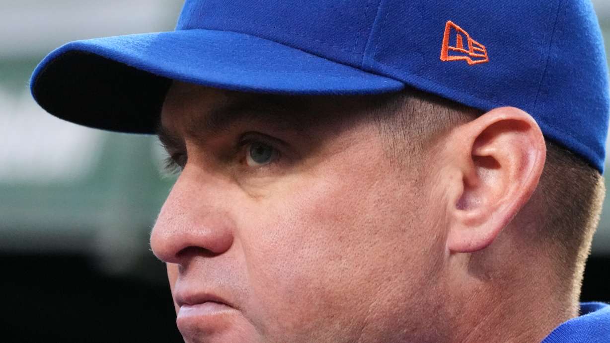New York Mets manager Carlos Mendoza looks to the field before a baseball game against the Chicago Cubs in Chicago, Thursday, Sept. 25, 2025.