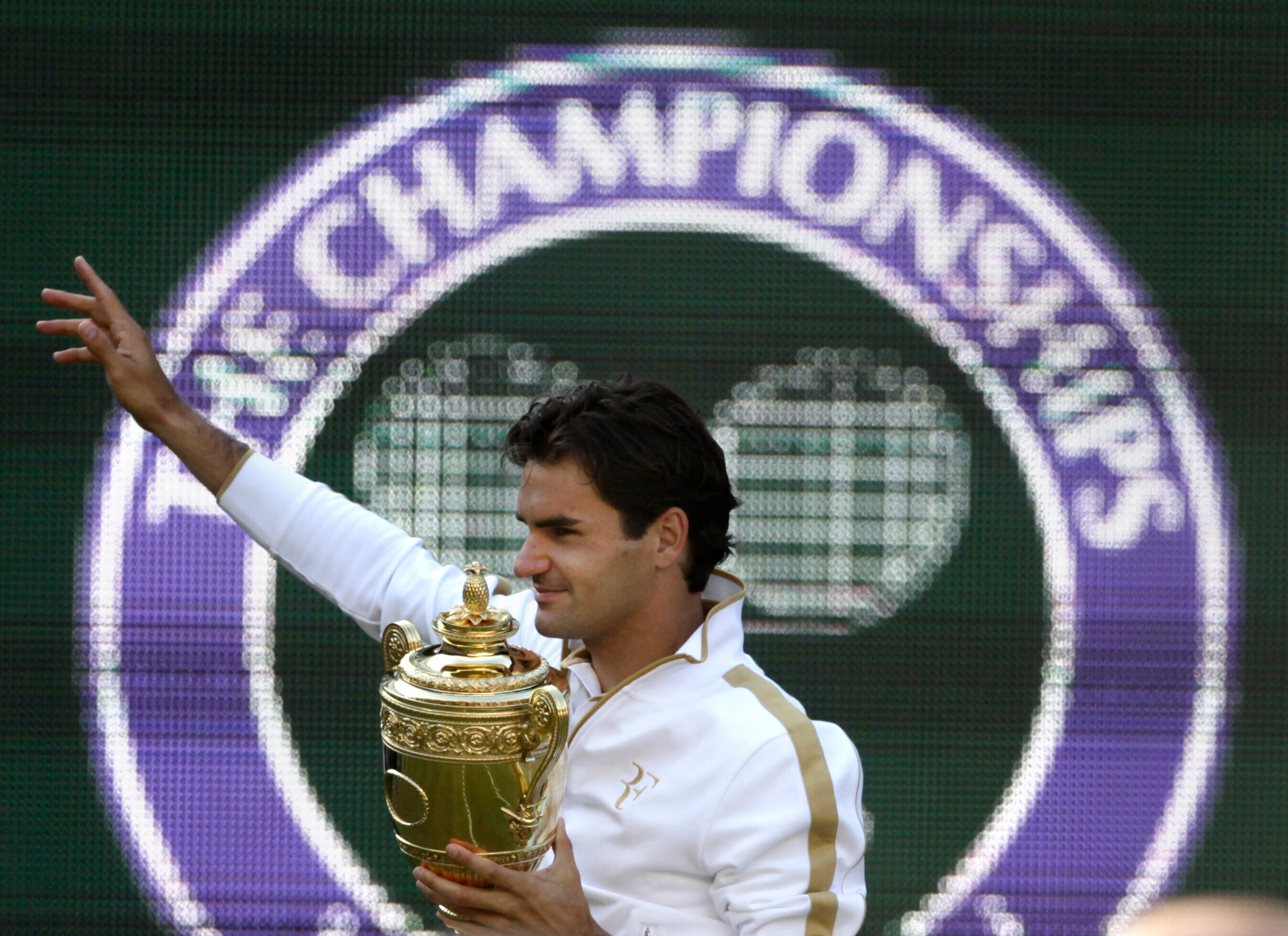 Roger Federer leads the Tennis Hall of Fame nominees. See who else made the list