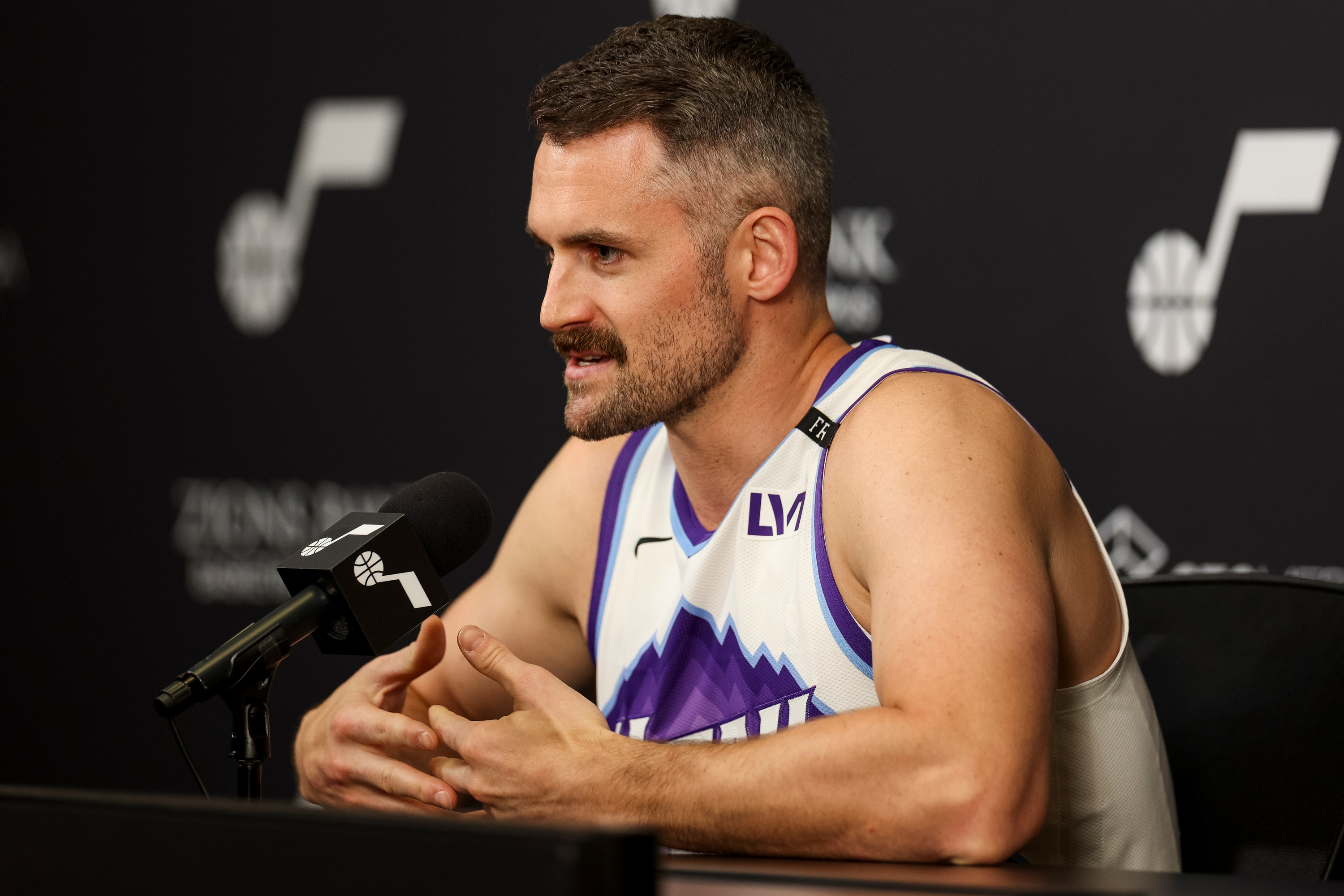 Kevin Love deletes joke about the NBA's FBI case after call from Damian Lillard