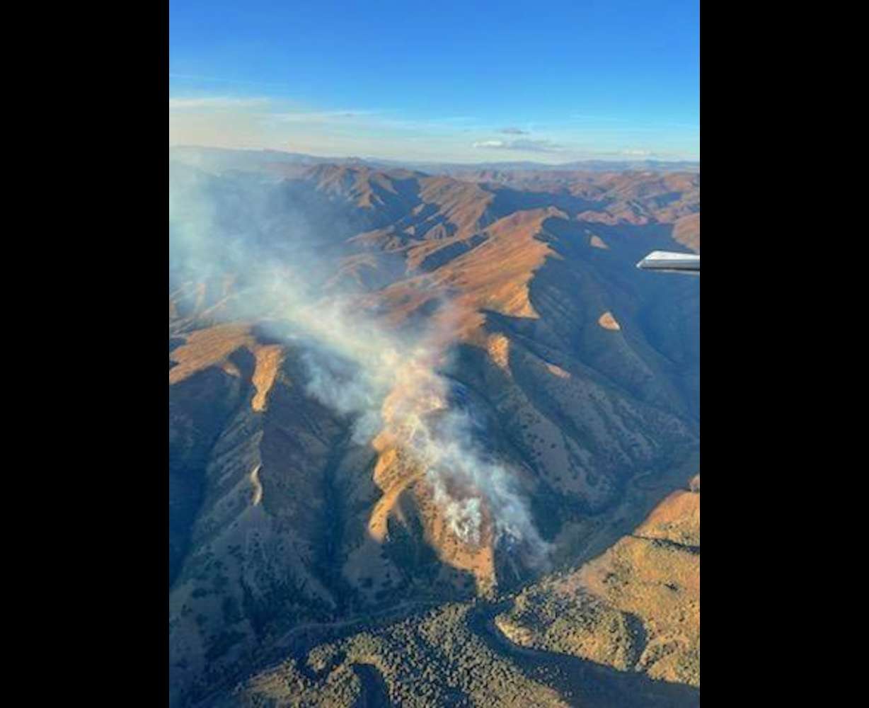 A wildfire burning east of Springville and Mapleton resulted in the evacuation of homes and RVs in Hobble Creek Canyon Thursday evening.