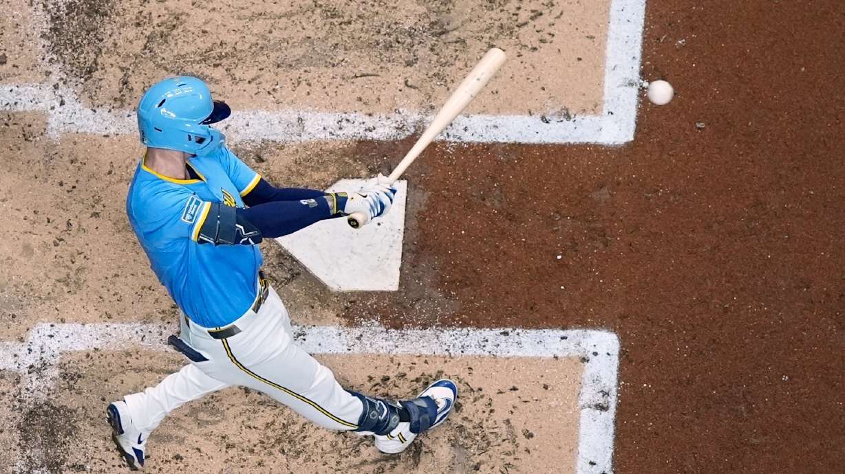 Milwaukee Brewers' Brice Turang hits an RBI single during the third inning of a baseball game against the Cincinnati Reds Friday, Sept. 26, 2025, in Milwaukee.