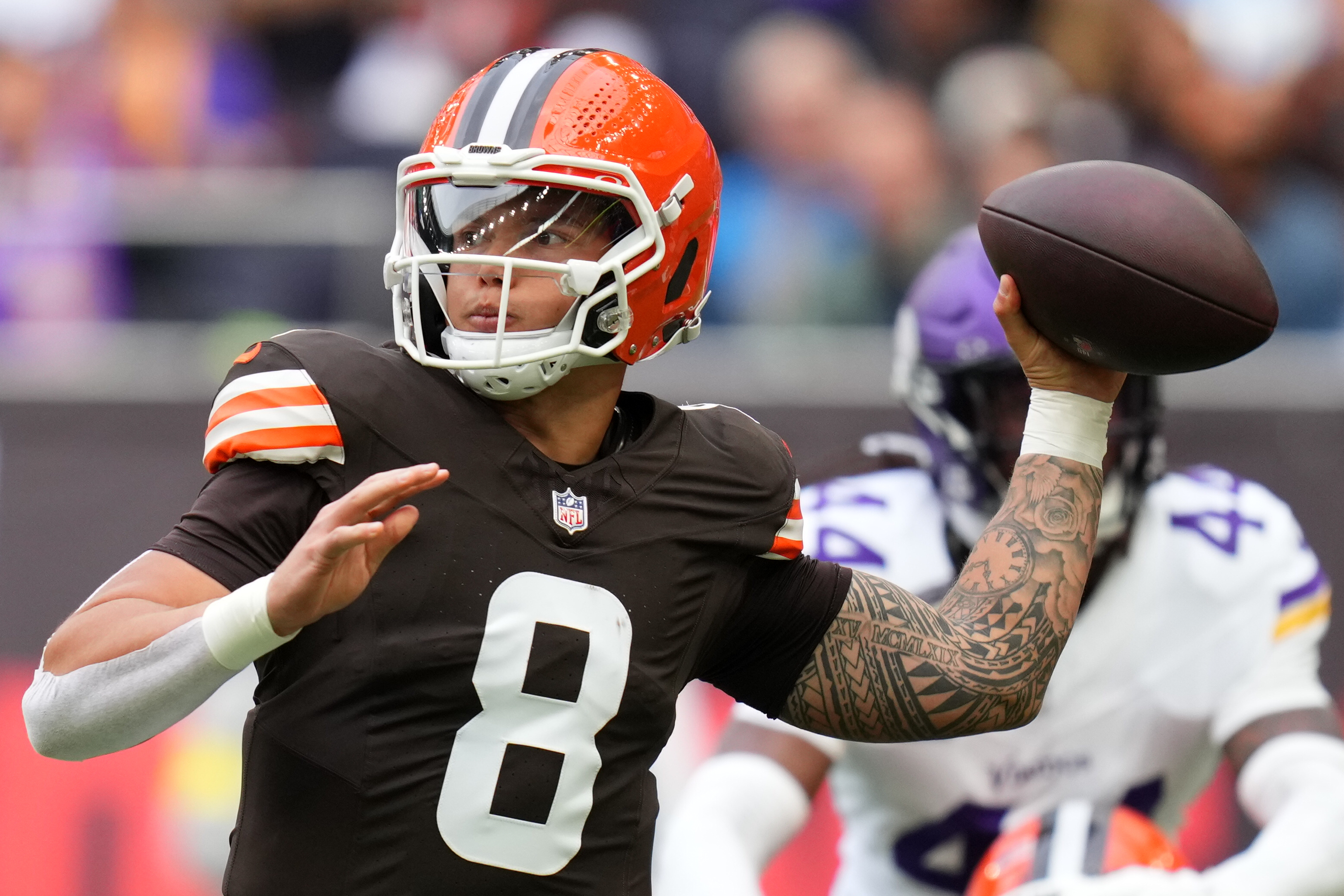Cleveland Browns quarterback Dillon Gabriel (8) passes the ball during the first half of the NFL game between Minnesota Vikings and Cleveland Browns at the Tottenham Hotspur stadium in London, Sunday, Oct. 5, 2025.