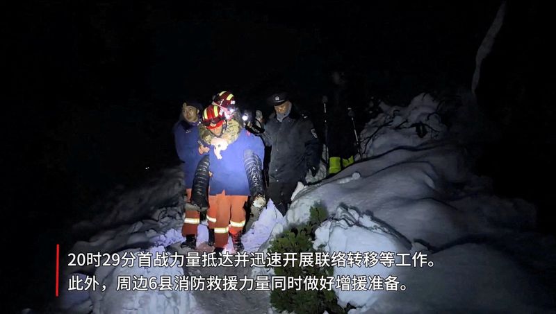 Rescuers race to evacuate stranded Everest hikers by Tuesday, source says