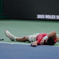 Djokovic overcomes fatigue and humidity to reach Shanghai quarterfinals