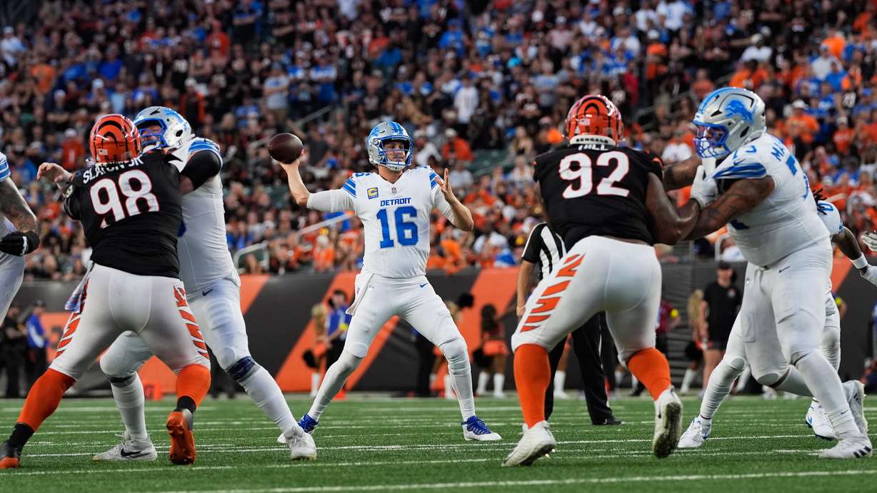 Detroit Lions quarterback Jared Goff (16) throws against the Cincinnati Bengals during the second half of an NFL football game Sunday, Oct. 5, 2025, in Cincinnati.