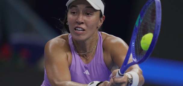 Sabalenka's Wuhan winning streak reaches 19 matches. Swiatek and Gauff also advance