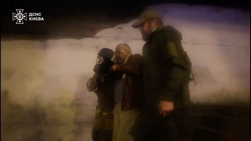 Thousands in Kyiv plunged into darkness after mass Russian attack