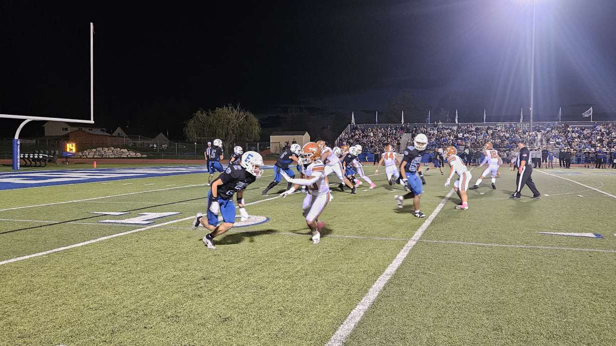 Fremont football runs through West Field to clinch share of Region 5