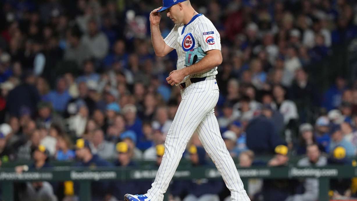 Chicago Cubs starting pitcher Matthew Boyd (16) walks to the mound during the fifth inning of Game 4 of baseball's National League Division Series against the Milwaukee Brewers Thursday, Oct. 9, 2025, in Chicago.