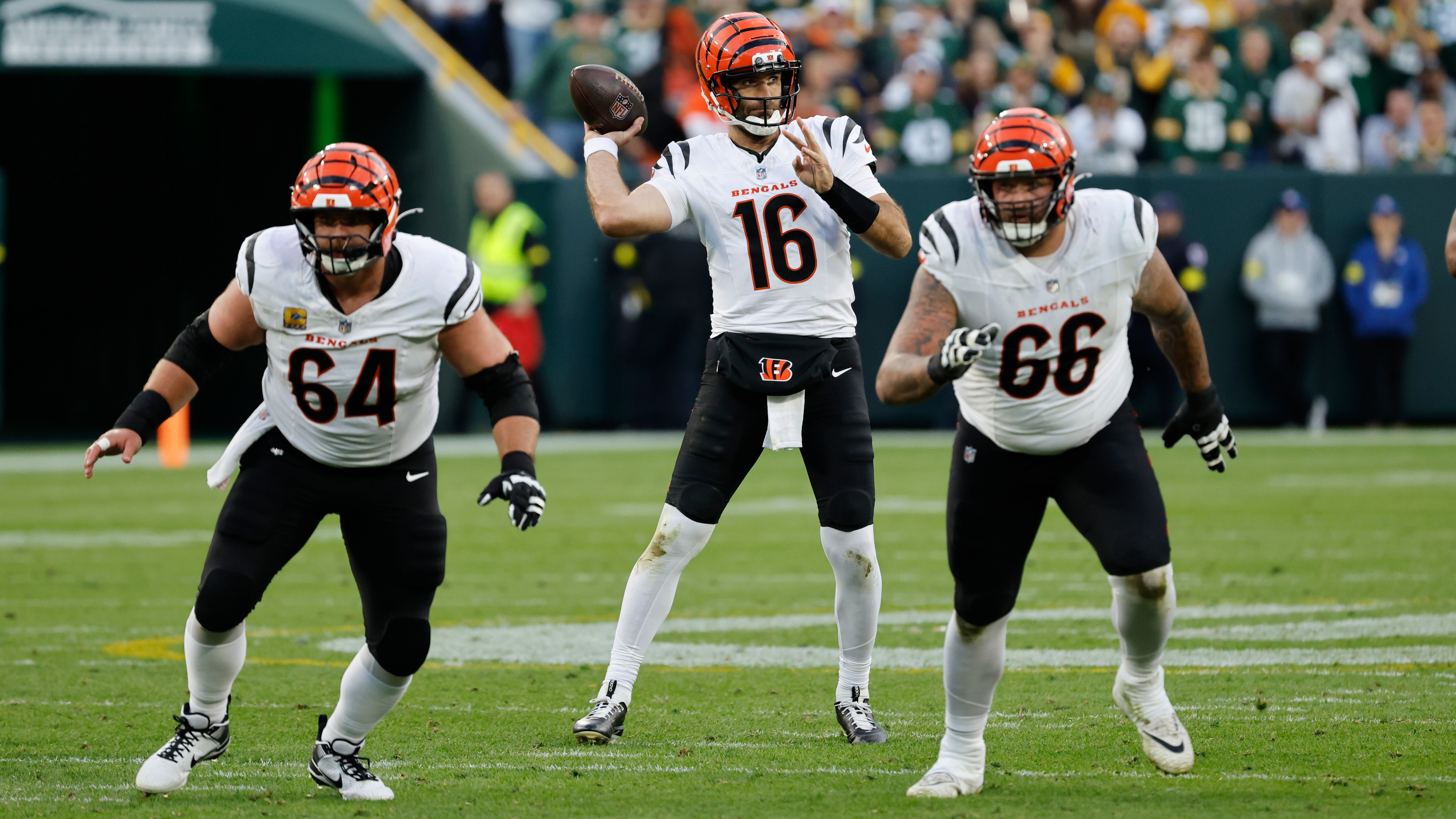 Cincinnati Bengals' Joe Flacco (16) passes in the pocket against the Cincinnati Bengals in the second half of an NFL football game, Sunday, Oct. 12, 2025, in Green Bay, Wis.