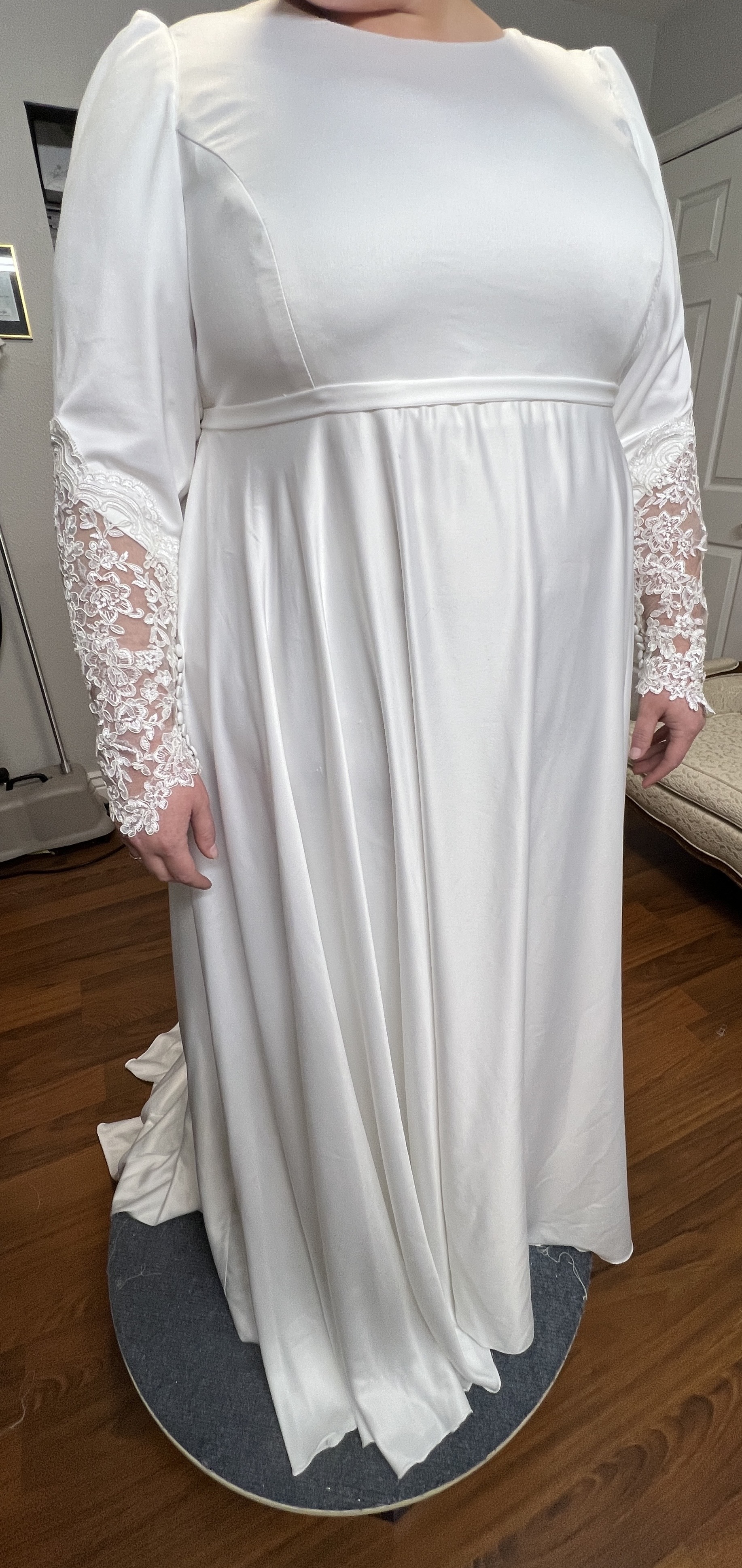 Utah family displays resilience after bride's wedding dress is stolen from her car