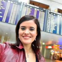 Find out why posting an airport selfie could ruin your vacation