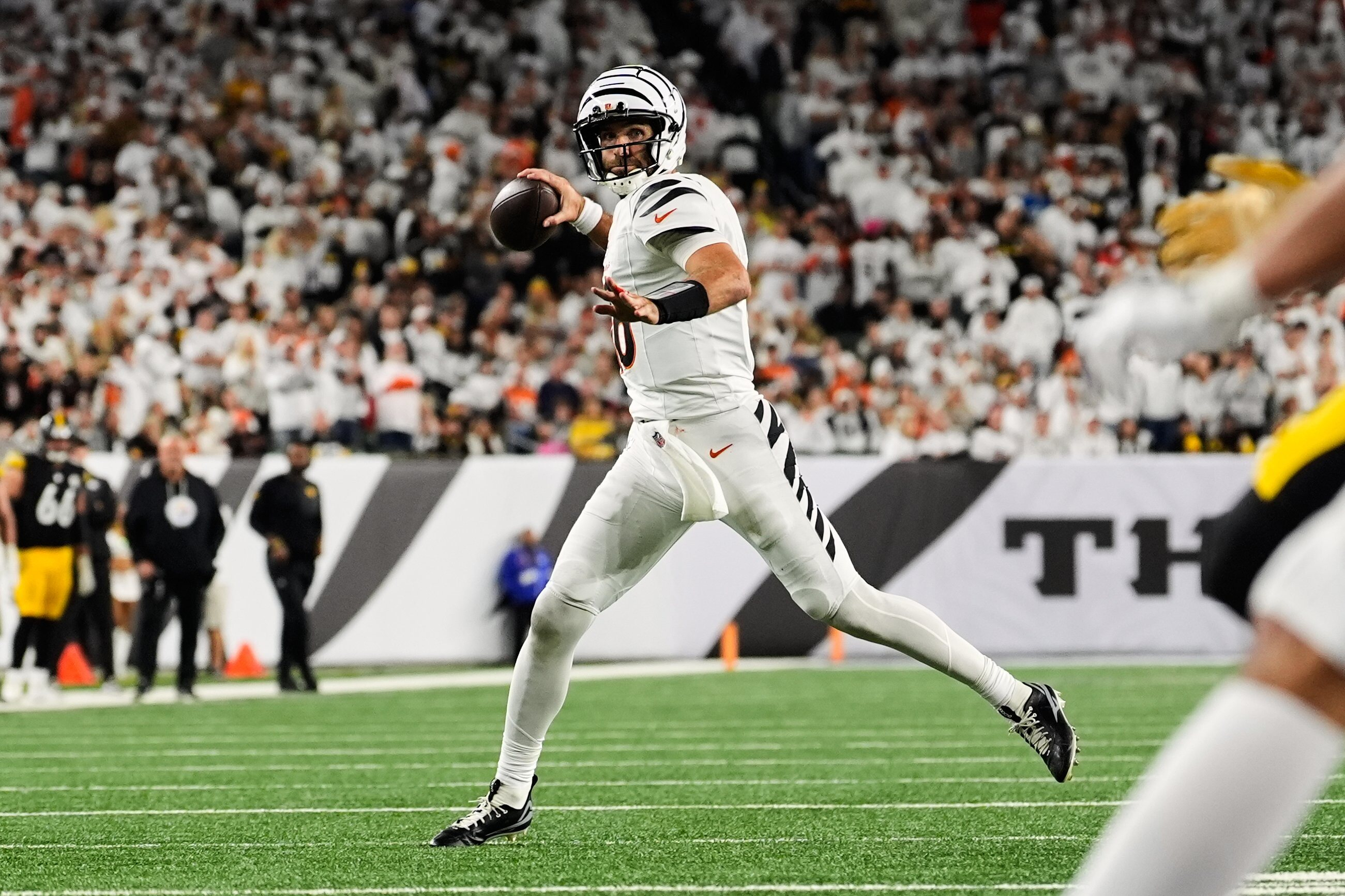 Cincinnati Bengals quarterback Joe Flacco looks to throw a pass during the second half of an NFL football game against the Pittsburgh Steelers in Cincinnati ,Thursday, Oct. 16, 2025.