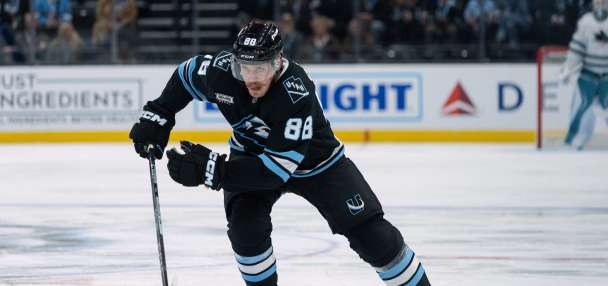 Nate Schmidt brings experience to Mammoth's first playoff run