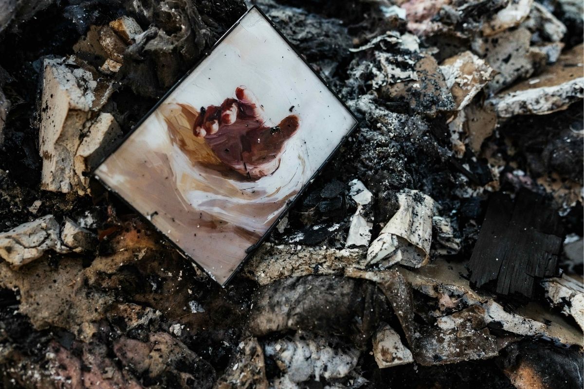 Photographer finds light in darkness of a burned Latter-day Saint church