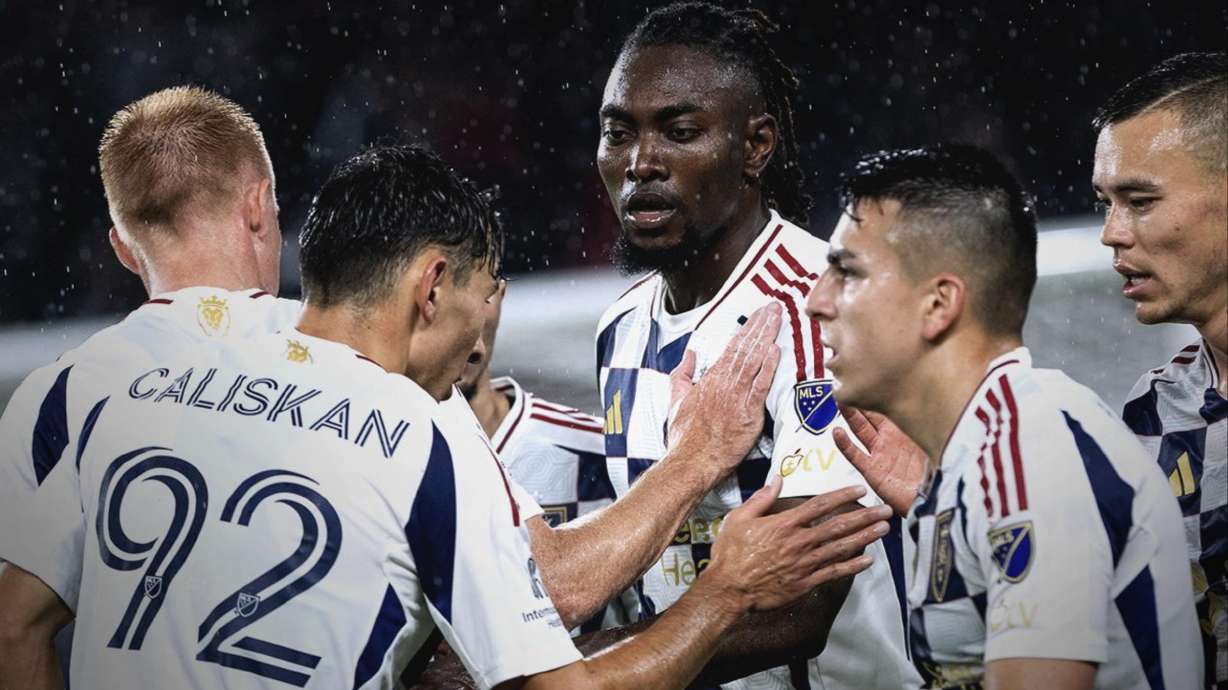 RSL huddles during the regular season finale against St. Louis.