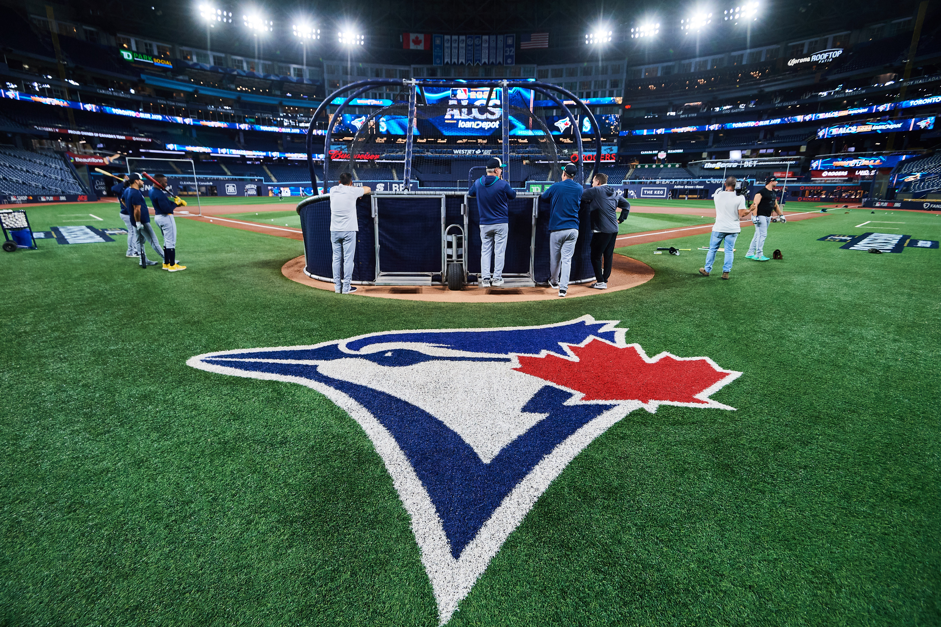 The Seattle Mariners gather around the cage during batting practice, Saturday, Oct. 18, 2025, in Toronto, ahead of Sunday's Game 6 in baseball's American League Championship Series against the Toronto Blue Jays. 