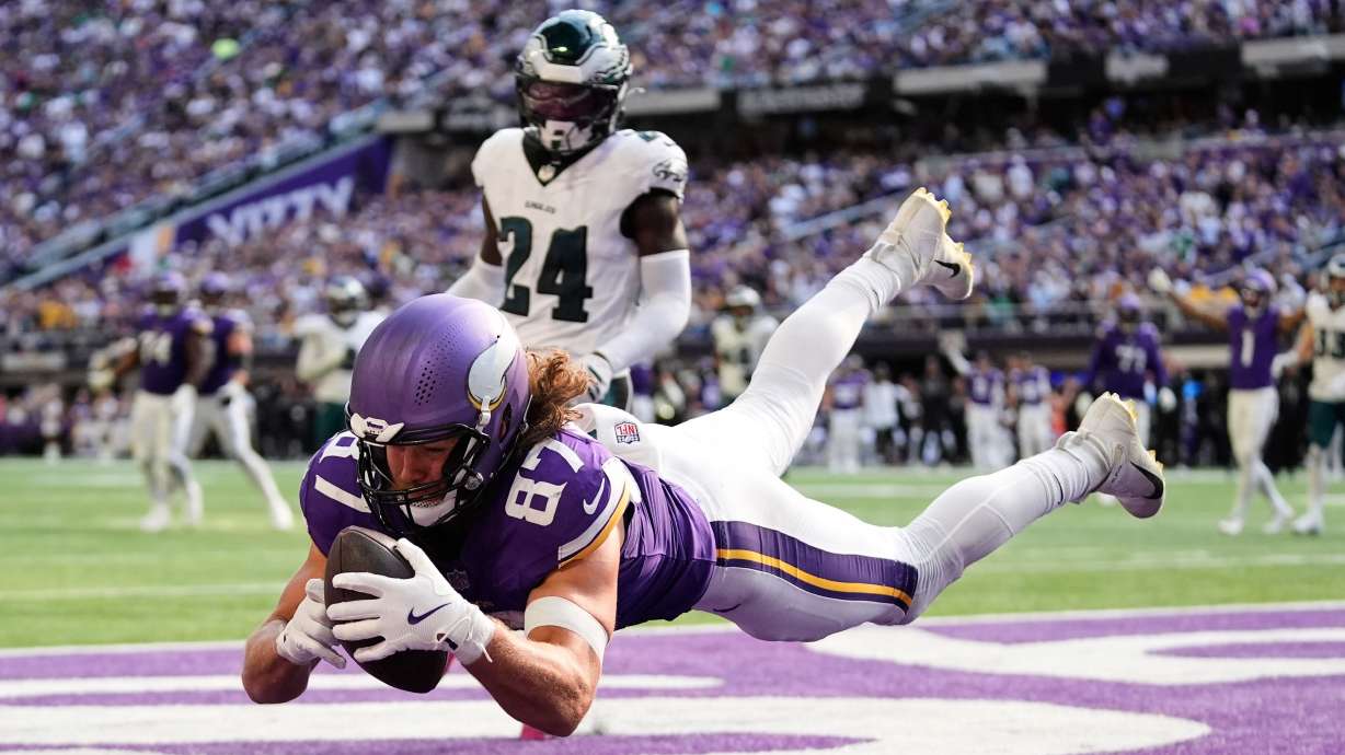 Minnesota Vikings tight end T.J. Hockenson (87) dives to try to catch a pass in the end zone, which was ruled incomplete, during the second half of an NFL football game against the Philadelphia Eagles, Sunday, Oct. 19, 2025, in Minneapolis.