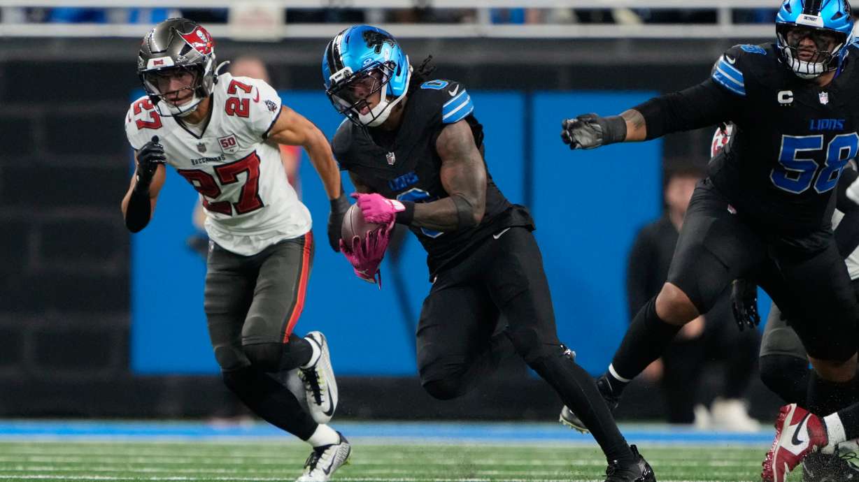 Detroit Lions running back Jammer Gibbs runs for a touchdown against the Tampa Bay Buccaneers during the first half of an NFL football game, Monday, Oct. 20, 2025, in Detroit. AP Photo/Ryan Sun)