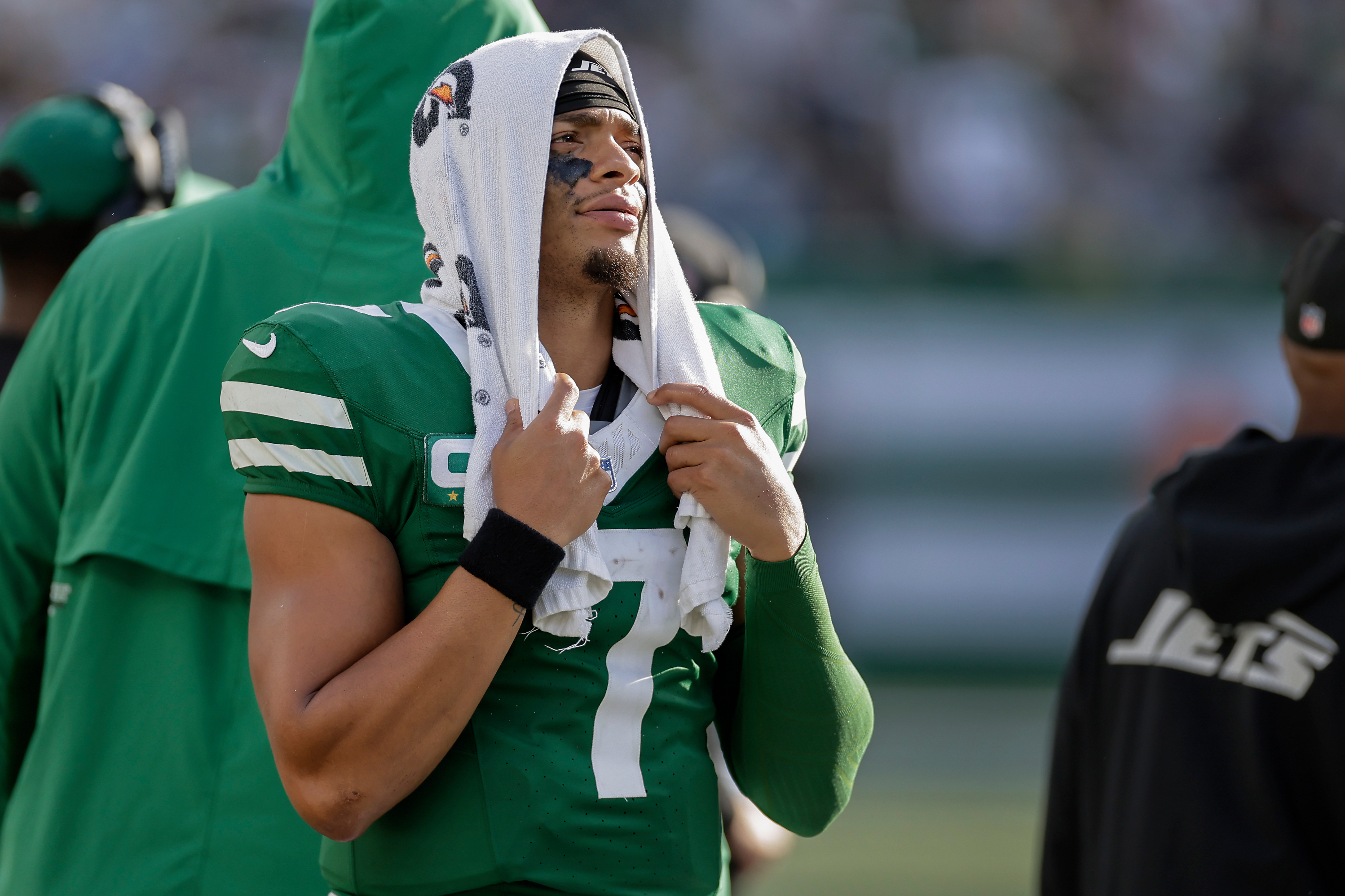 New York Jets quarterback Justin Fields (7) watches from the sidelines during the fourth quarter of an NFL football game against the Carolina Panthers, Sunday, Oct. 19, 2025, in East Rutherford, N.J. 