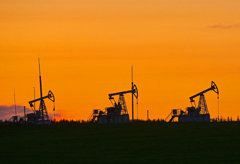 US sanctions Russian oil companies as Trump cancels planned summit with Putin