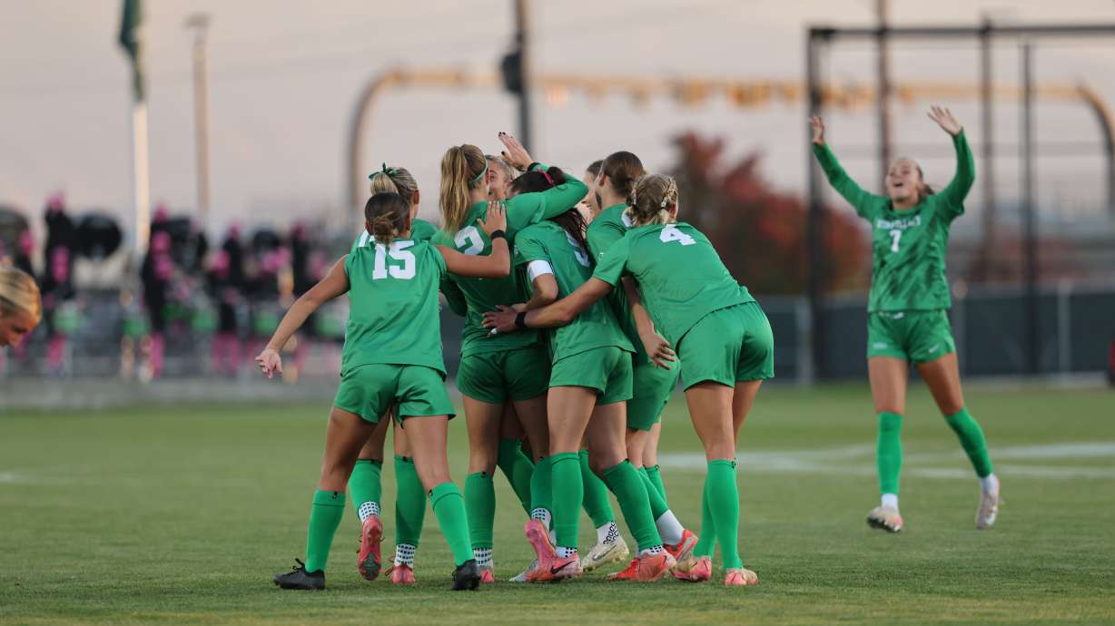 Hladek's brace lifts Utah Valley within 1 win of WAC title