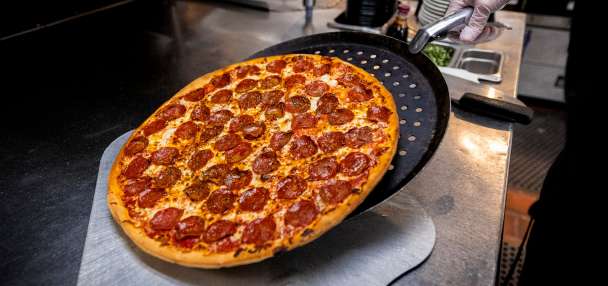 If Dave Portnoy likes your pizza, prepare for lines