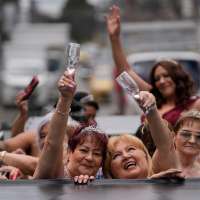 Grandmothers in Colombia get the quinceañera they never had