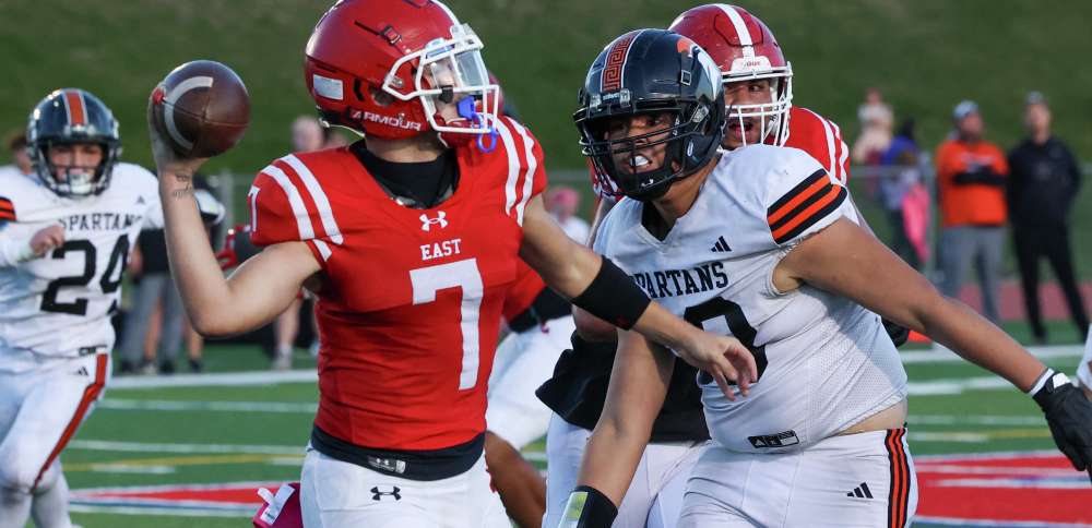 East wins heavyweight bout playoff opener over MurrayÂ