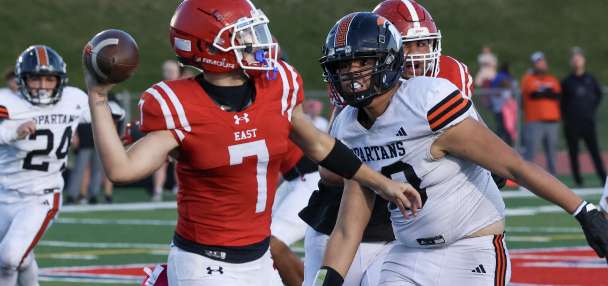 East wins heavyweight bout playoff opener over Murray