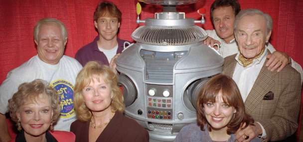 June Lockhart, beloved mother figure from 'Lassie' and 'Lost In Space,' dies at 100