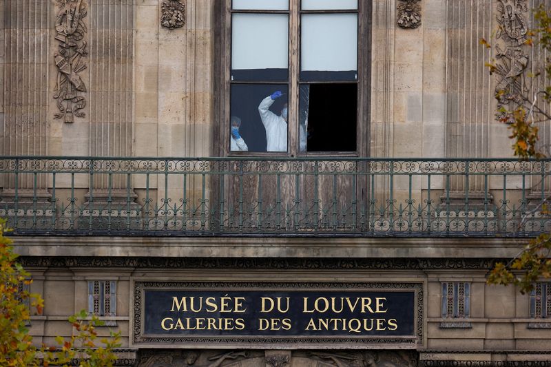 Suspects in Louvre jewel heist arrested near Paris, prosecutor says
