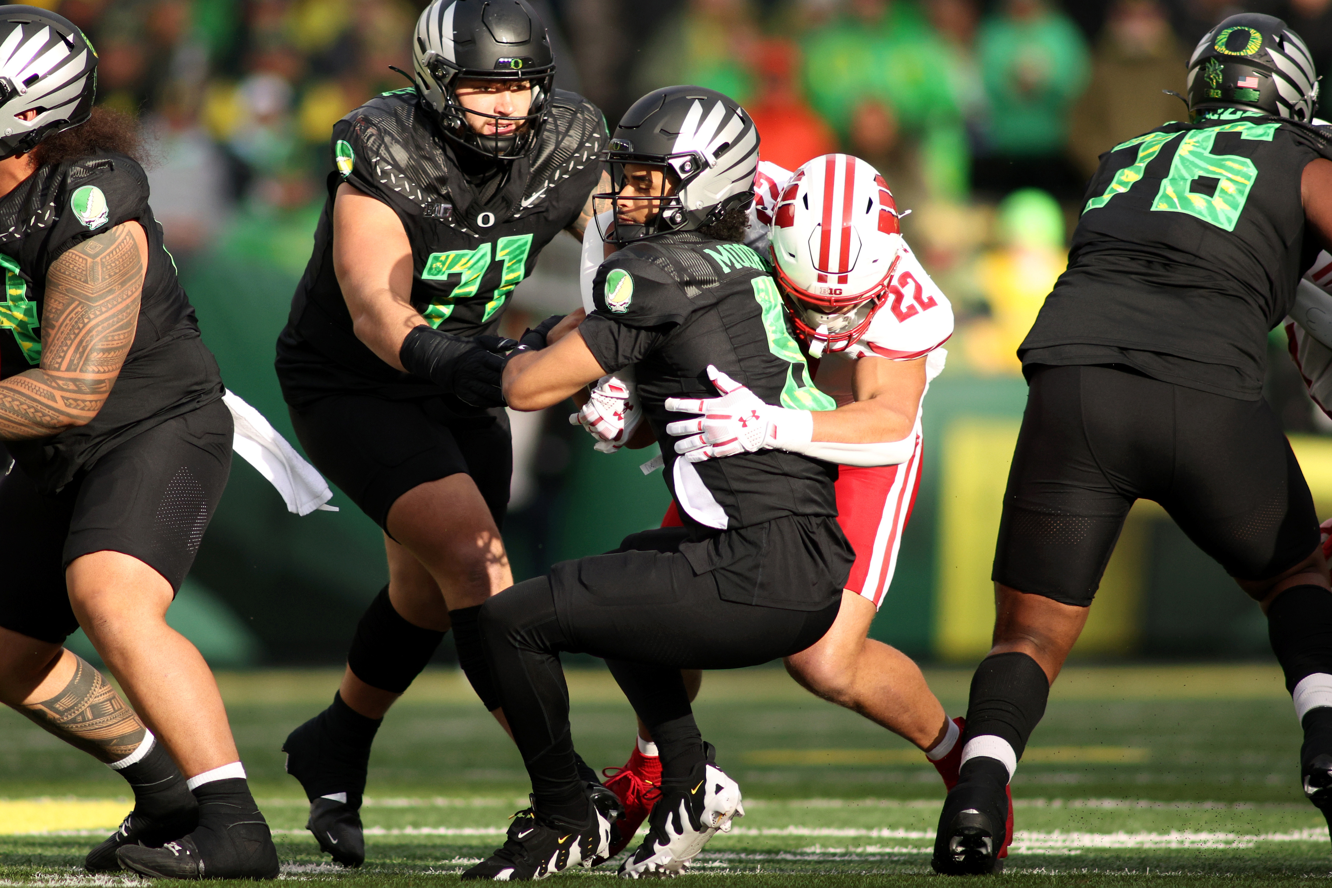 Pick Six Previews: Big Ten showdown to lean Oregon's way in rainy Iowa