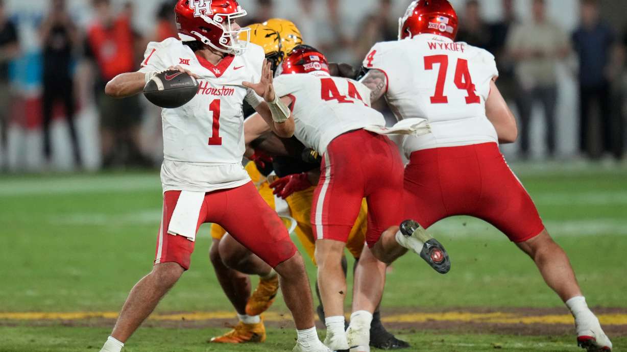 Houston quarterback Conner Weigman (1) throws against Arizona State during the second half of an NCAA college football game Saturday, Oct. 25, 2025, in Tempe, Ariz.