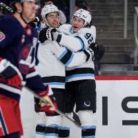 Utah Mammoth extend division lead, 7-game win streak with 3-2 road win in Winnipeg