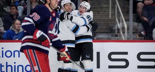 Utah Mammoth extend division lead, 7-game win streak with 3-2 road win in Winnipeg