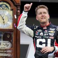 NASCAR's title-deciding race: Hendrick vs. Gibbs, Chevrolet vs. Toyota