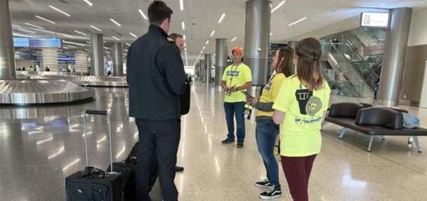 Air traffic controllers receive $0 paycheck amid government shutdown