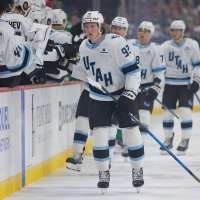 Utah Mammoth rattle off 6 straight goals, drown Kraken in Seattle