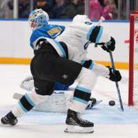 Holloway scores, Hofer makes 17 saves in the Blues' 1-0 win over the Mammoth