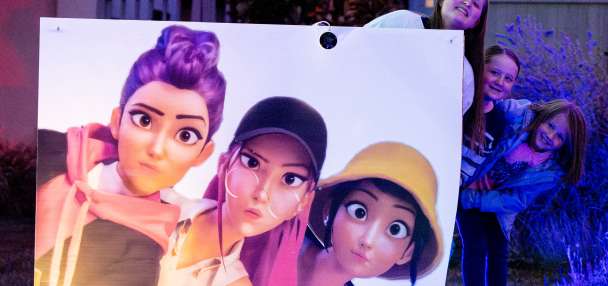 Utah mom turns her viral 'KPop Demon Hunters' house into food drive for community in need