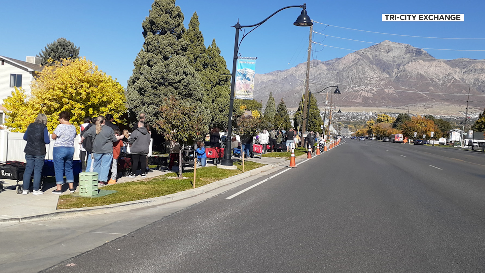 A line runs down Washington Boulevard, outside the Tri-City Exchange in North Ogden on Oct. 24. The exchange is seeking help amid a dramatic increase in demand.