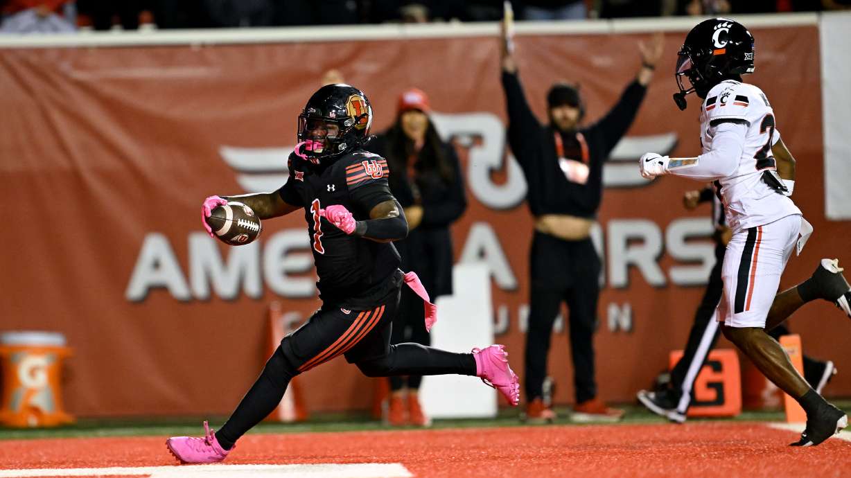 Utah Utes running back Wayshawn Parker (1) cruises into the end zone for a touchdown as Utah and Cincinnati play at Rice-Eccles Stadium in Salt Lake City on Saturday, Nov. 1, 2025.