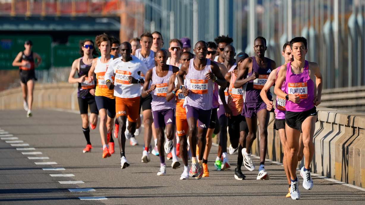 Yudai Fukuda, right, of Japan, leads the elite men's division early at the start of the New York City Marathon, Sunday, Nov. 2, 2025, in New York.
