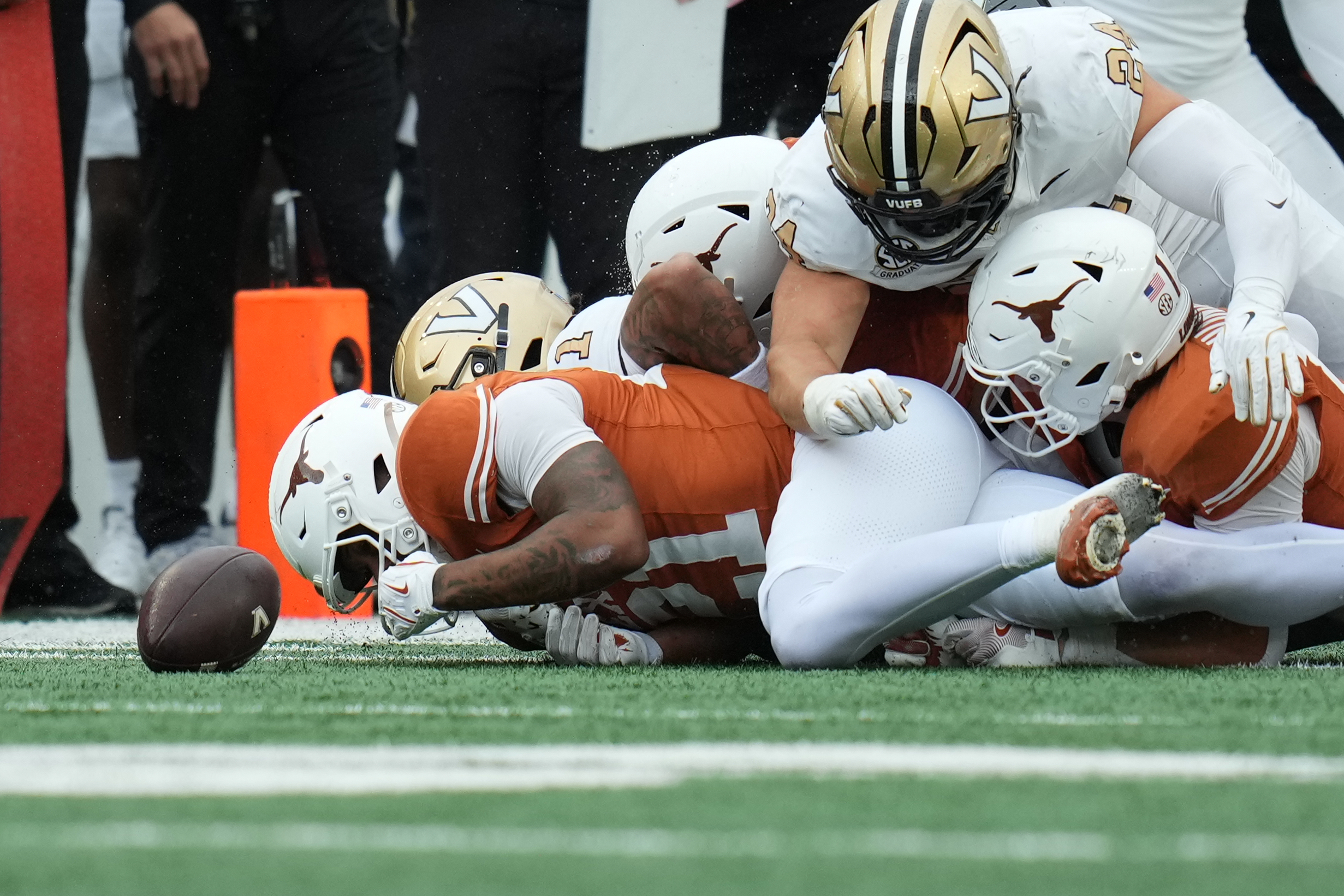 Texas wide receiver Ryan Niblett (21) dives ahead of Vanderbilt players for an onside kick during the second half of an NCAA college football game in Austin, Texas, Saturday, Nov. 1, 2025.
