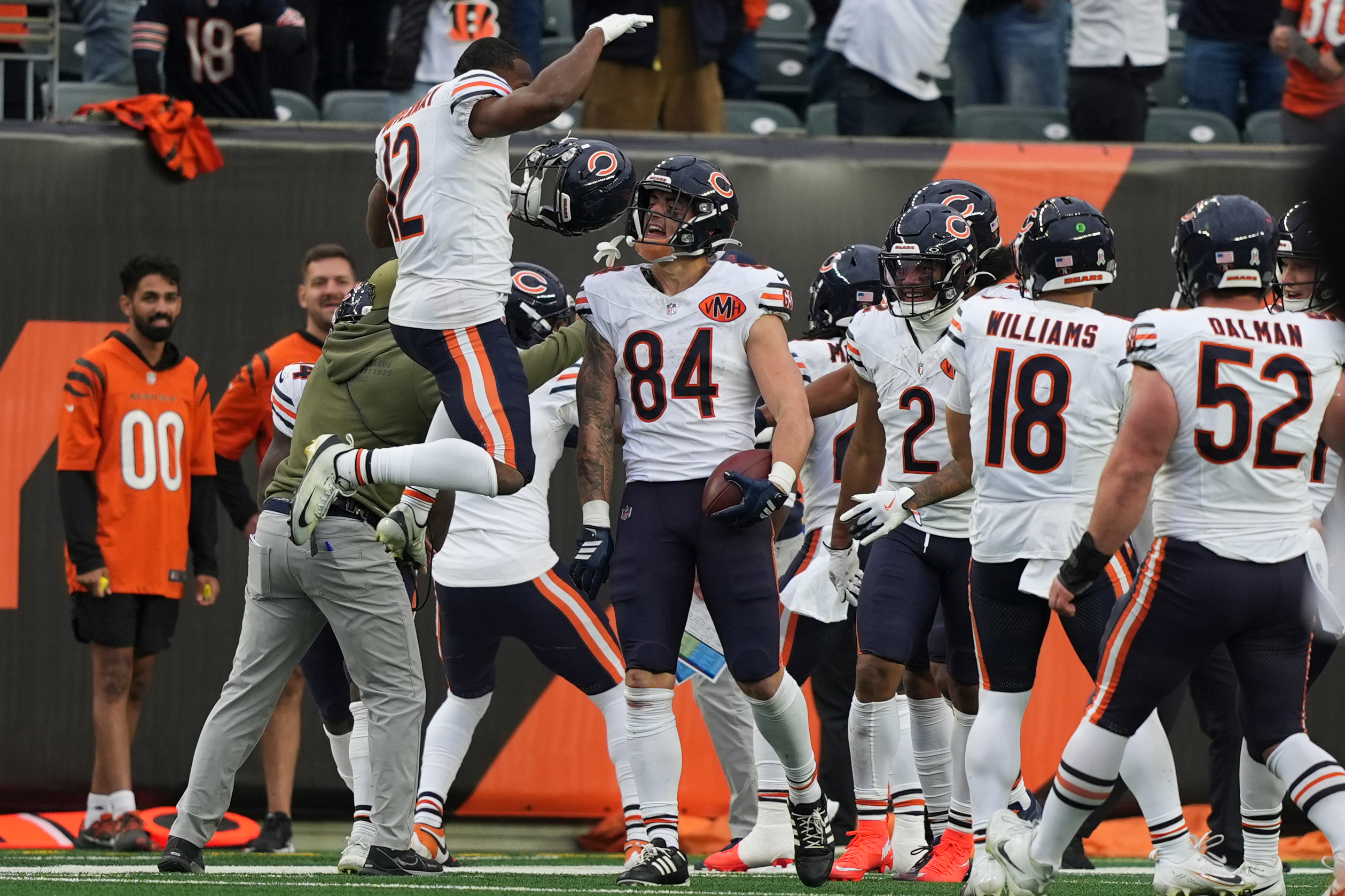 Chicago Bears tight end Colston Loveland (84) celebrates his touchdown during the first half of an NFL football game against the Cincinnati Bengals, Sunday, Nov. 2, 2025, in Cincinnati.